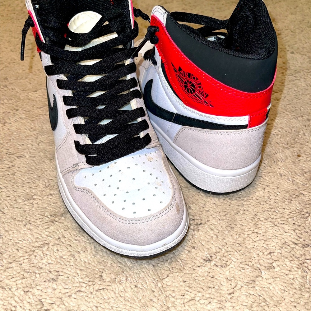 Air Jordan 1 Retro High OG ‘Smoke Grey’